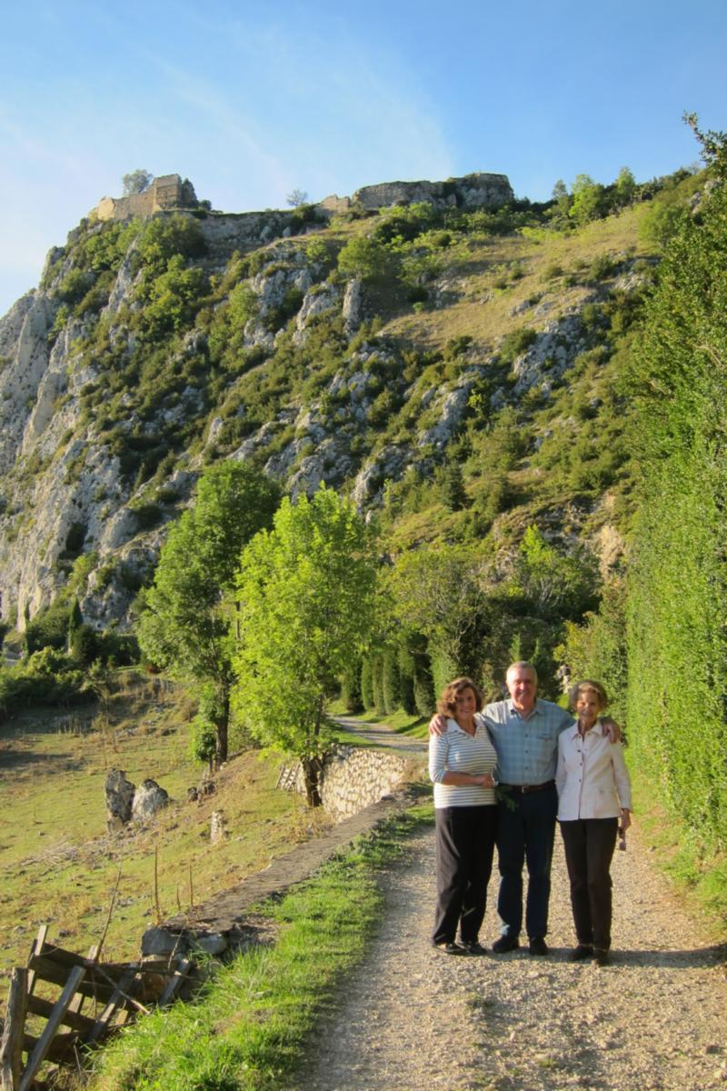 Au pied du château de Roquefixade.